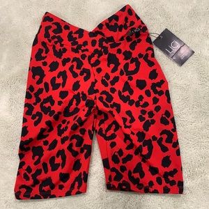 Amore V-cut Scrunch Biker Shorts NWT